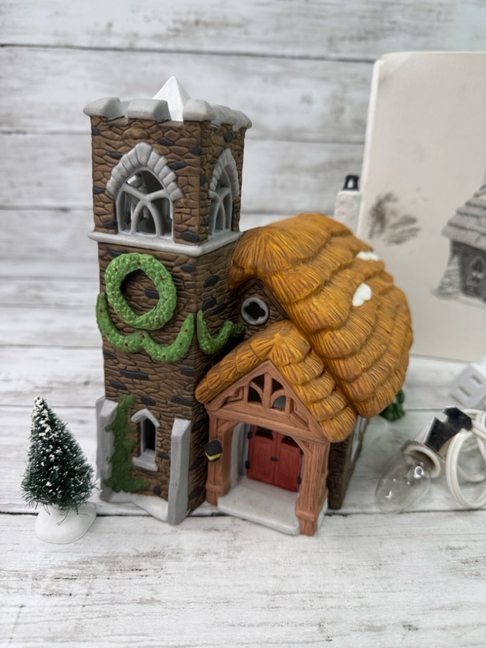 Department 56 “Ivy Glen Church” Dickens Village Christmas with box light - Picture 5 of 10